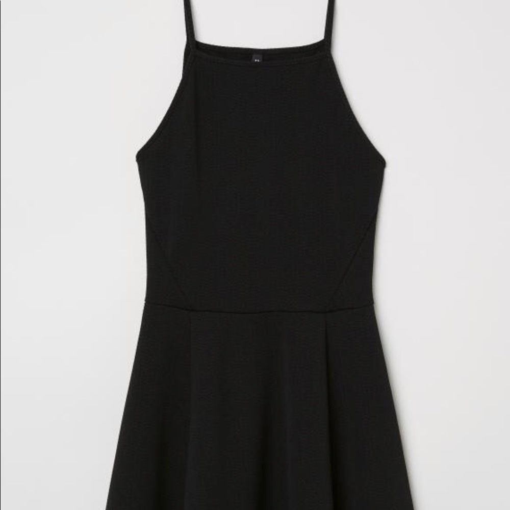 black skater dress